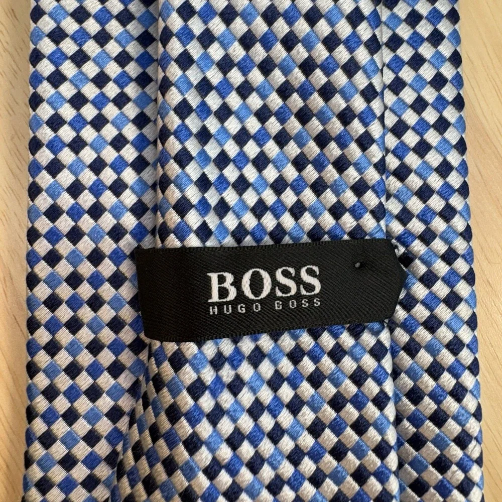 BOSS Hugo Boss Mens Blue Black White Gray Geometric Woven Silk Tie Made in Italy